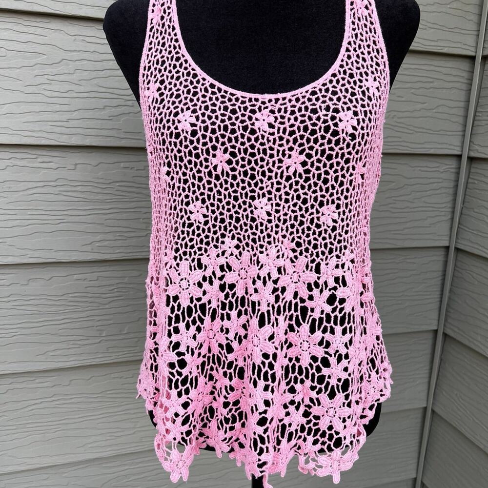 Fang women’s M crochet tank top scoop neck, racer back style pink